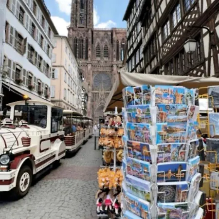 3 Pieces A 10 Minutes Du Celebre Marche De Noel De Strasbourg